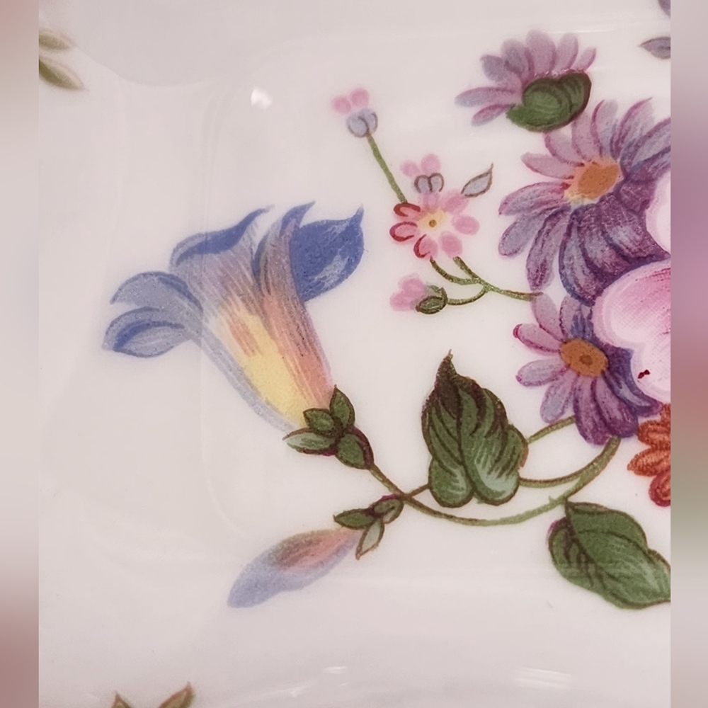 Royal Crown Derby Bone China Floral Ring Dish with Gold Accents - Picture 4 of 10
